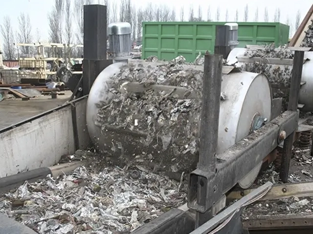 Hammer Mill Shredder in operation